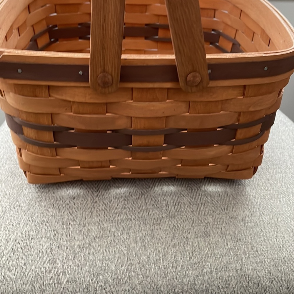 Henn Basket no cracks or splits. - Picture 6 of 11